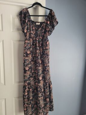 Universal Threads Floral Maxi Dress